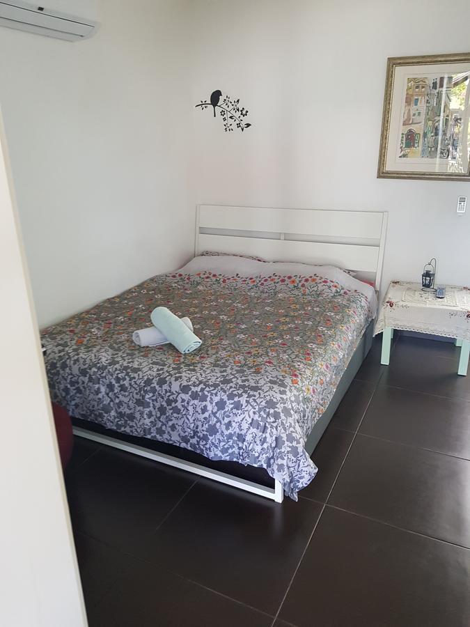 A Pastoral B & B Giv'at Ada Екстер'єр фото