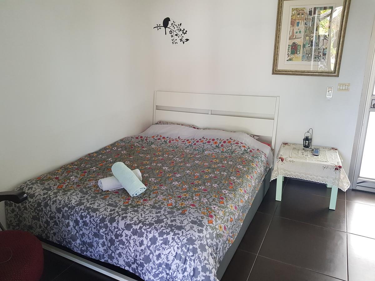 A Pastoral B & B Giv'at Ada Екстер'єр фото
